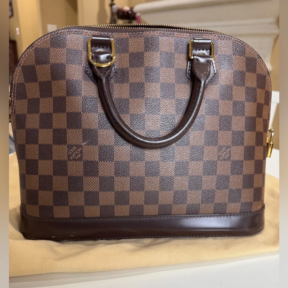 Louis Vuitton Alma Damier Handle Bag - Picture 8 of 12